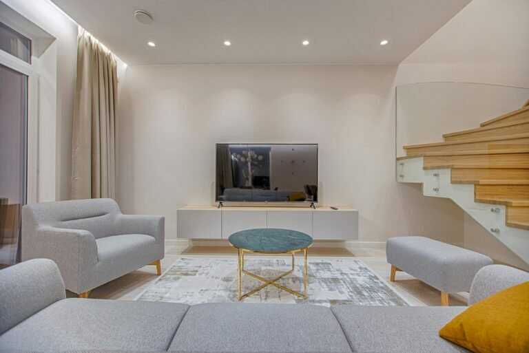 Professional cleaning services in Dallas results in a spotless living room